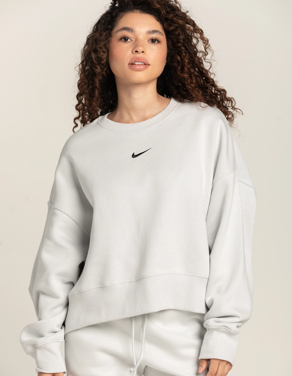 NIKE Sportswear Phoenix Womens Fleece Oversized Crop Crewneck Sweatshirt