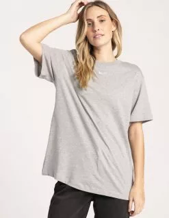 NIKE Sportswear Essentials Womens Tee